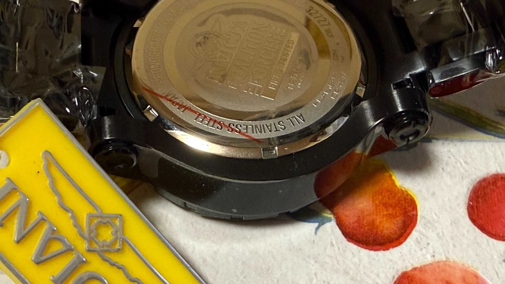 Ceas Invicta Coalition Forces nou la cutie cu tiple pe el