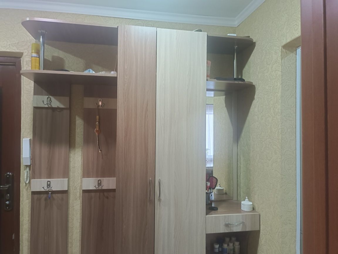 Продам шкаф в прихожую