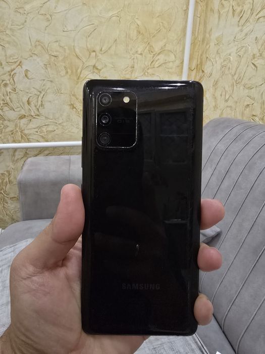 Самсунг S10 Lite