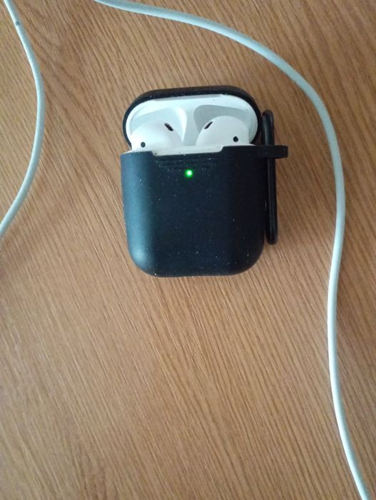 Продаю наушники с зарядкой