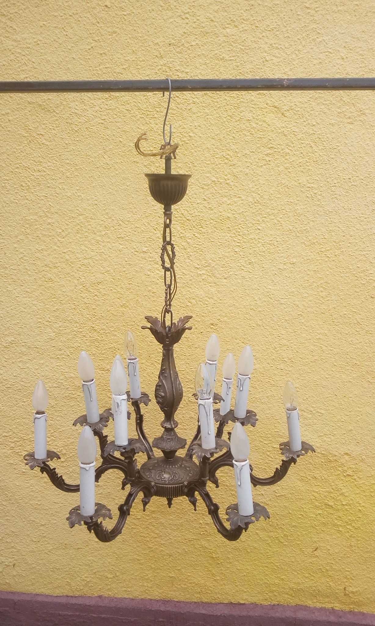 Candelabru                                          .