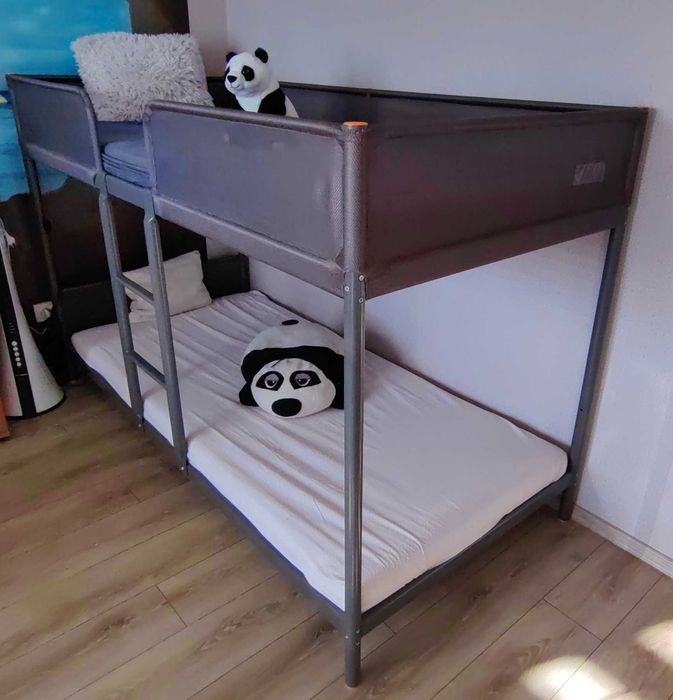 Двуетажно легло TUFFING IKEA С МАТРАЦИ с лично предаване