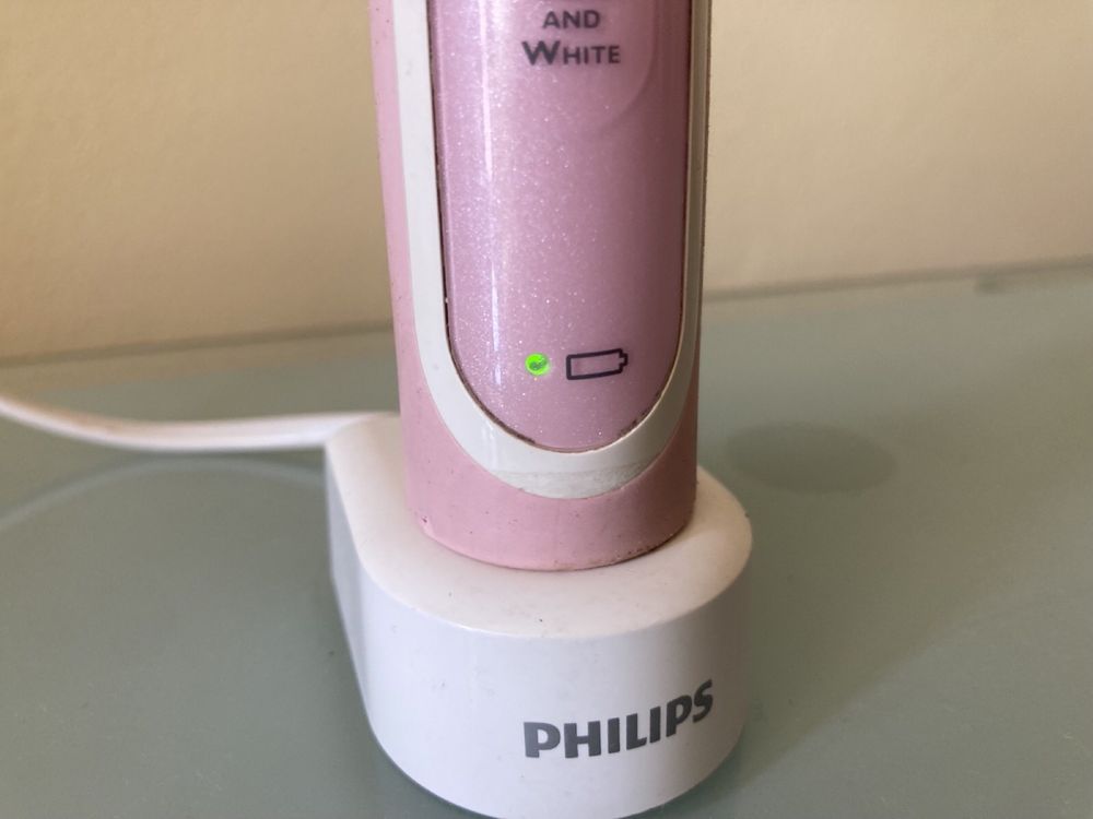 Зарядно + Четката за зъби +зъбен душ-Philips sonicare
