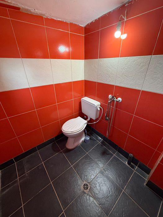 Къща с баня и тоалетна в село Хлевене (Ловеч)