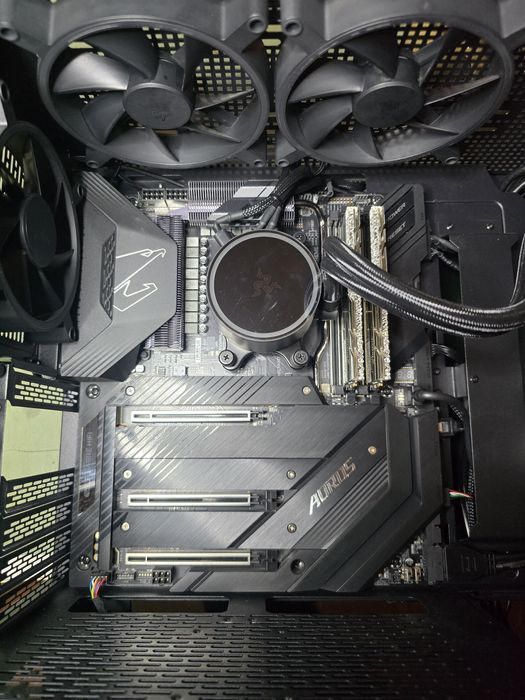 Vand procesor Ryzen 5950x+placă de bază aorus x570 xtreme