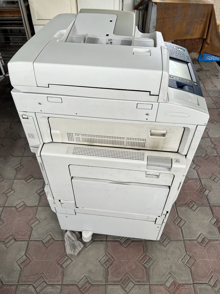 Продам МФУ XEROX 7220