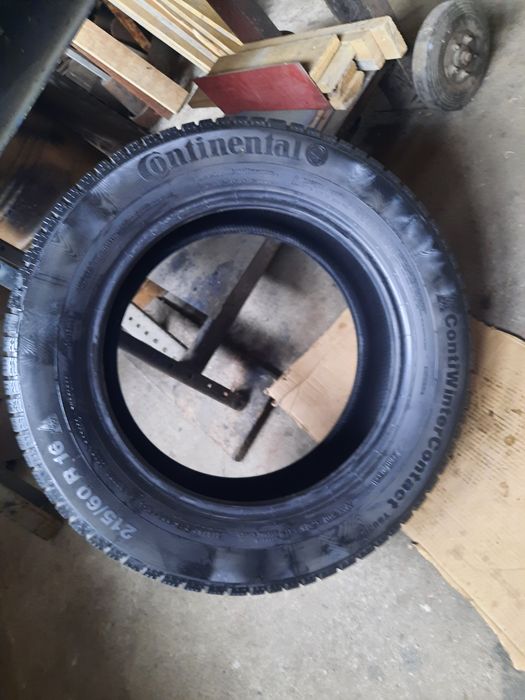 Vind 2 anvelope continental 215/60/16 de iarna