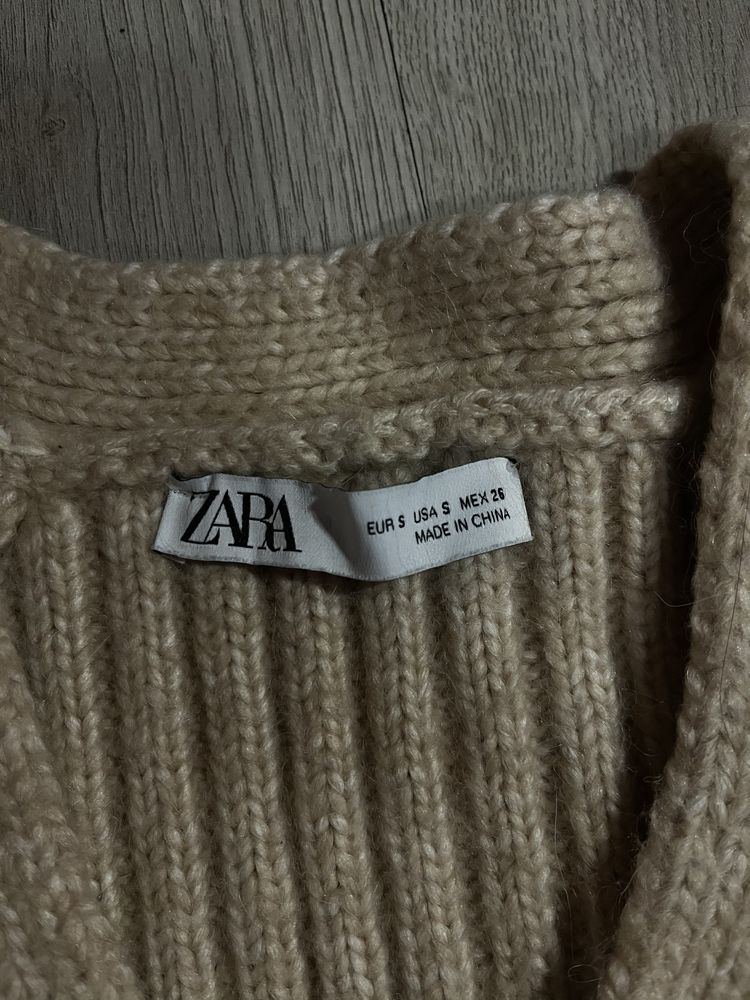 Бежова жилетка Zara