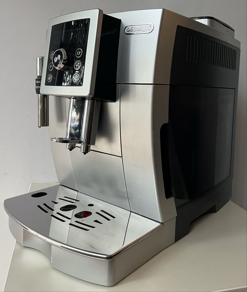 Delonghi ECAM 23.420.SB - 6 месеца гаранция! Перфектно състояние!