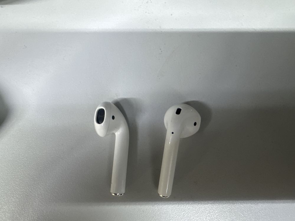 Airpods второго поколения