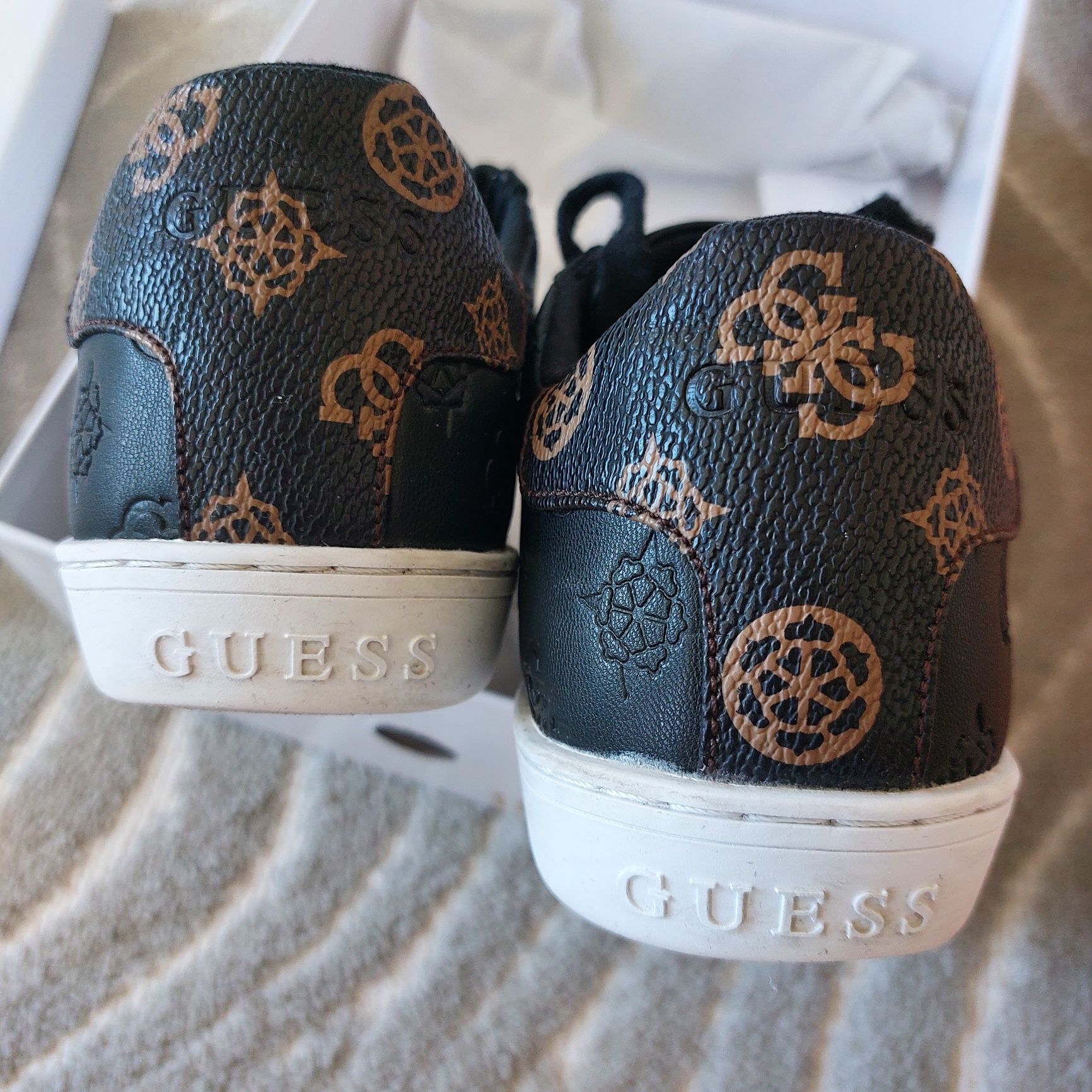 Оригинални кецове Guess 36 номер
