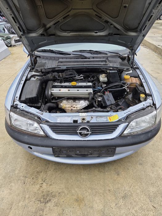 Opel vectra B 1.8i (НА ЧАСТИ)