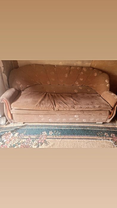 Продам диван с двумя кресломи б/у
