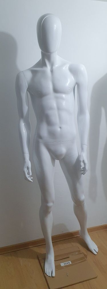 Vând Manechine noi