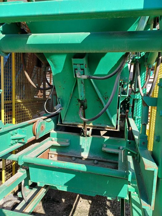 Masinarie de fabricat pavaje automatizata.