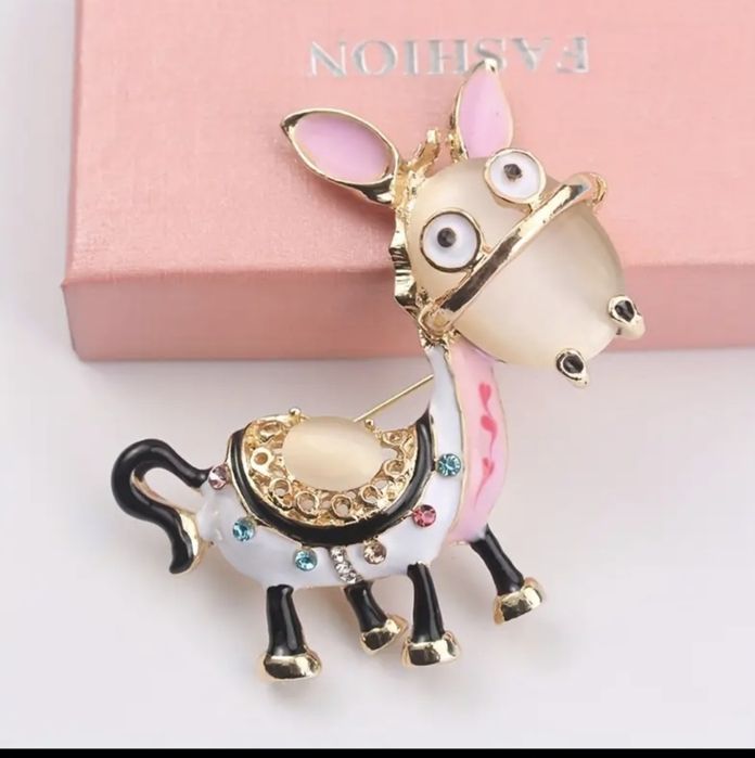 Бутикови брошки за всеки повод.