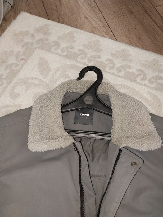 куртка продам легкую . Фирма Koton S размер