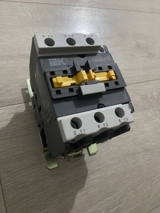 Контактор 65А iEK 230В