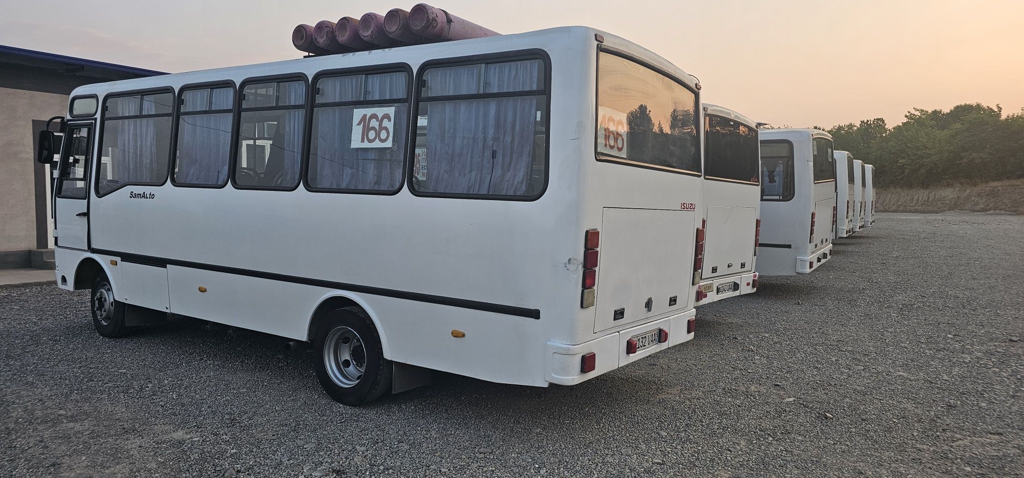 Avtobus ISUZU 2016 й  15 000 $  келишамиз