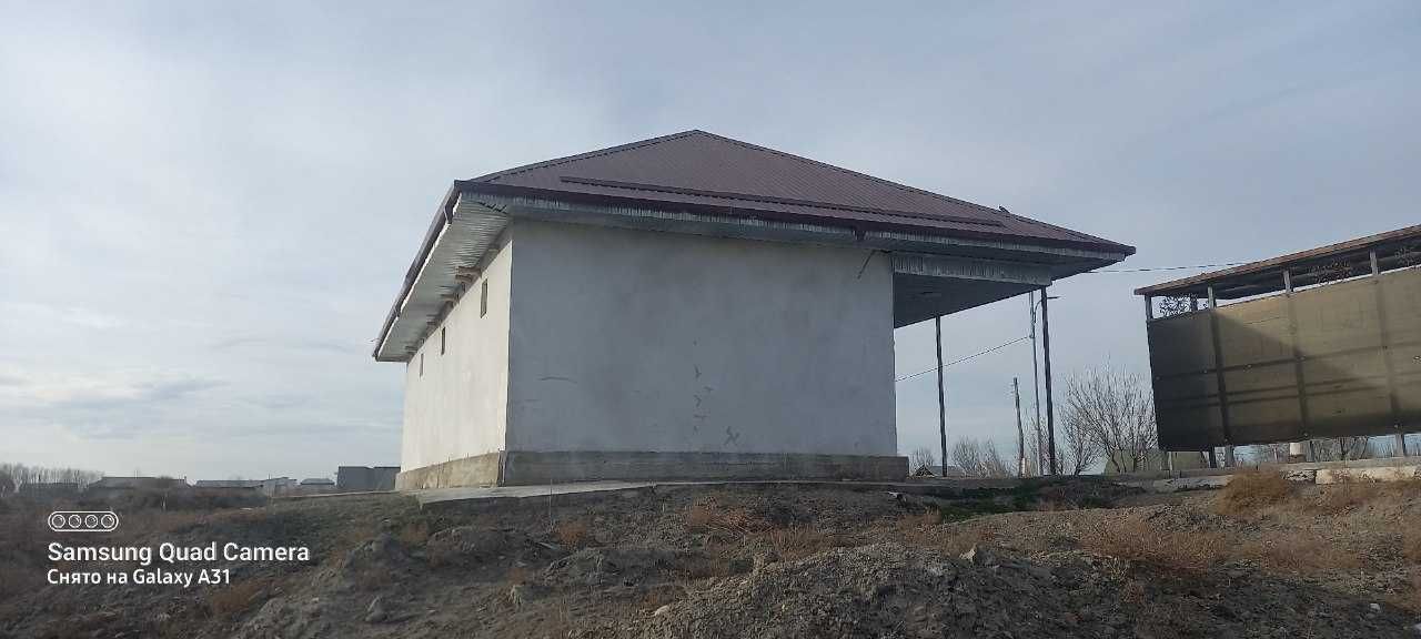 Navbahor tumanda savdo dokon binosi bolib tolash sharti bilan sotiladi