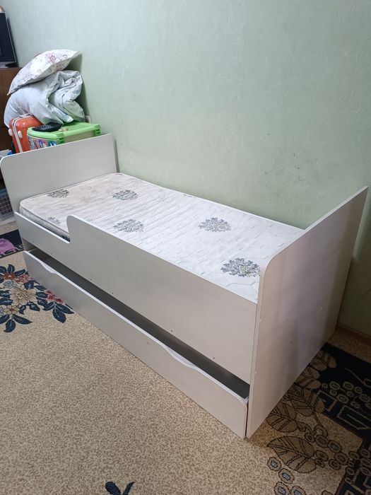 Продается кровать двуспальная. СРОЧНО!
