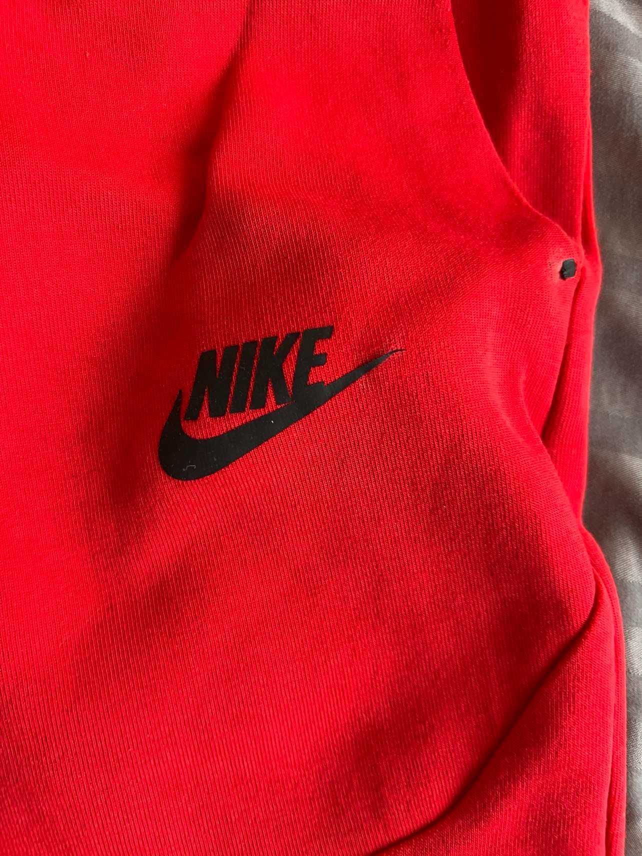 Pantaloni nike tech red