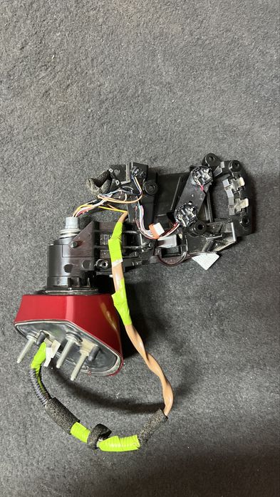 Правое Крепление зеркала ES350