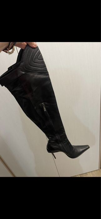 Vand cizme din piele neagra,inalte