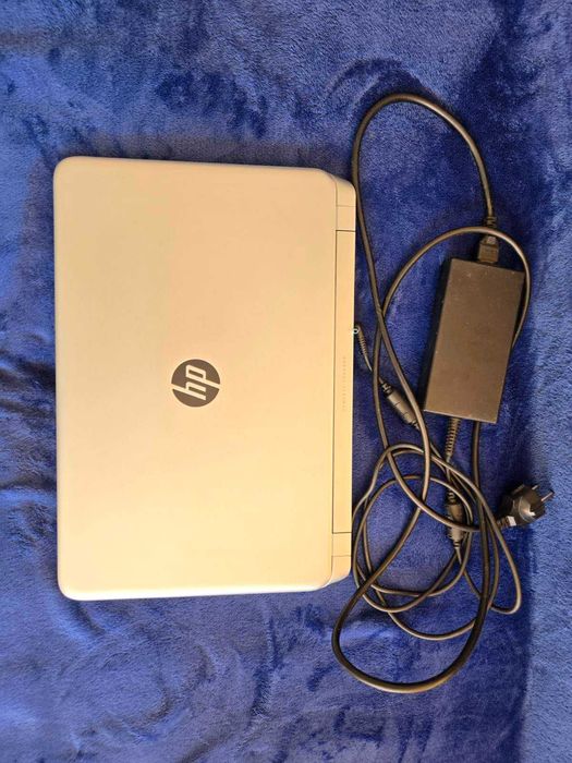 Лаптоп HP Pavilion 15 Notebook + Зарядно + чанта. Перфектен външен вид