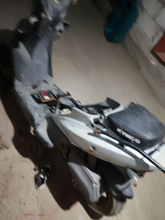 Dezmembrez scuter kimco agility 50cc 4 t