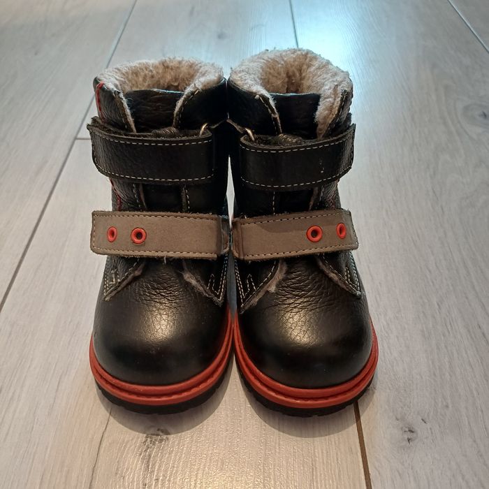 Продам  зимние сапожки на мальчика