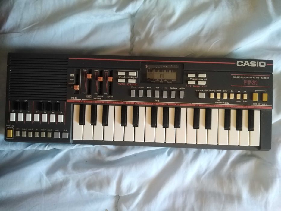 Orga/ Clape Yamaha PSR E303 si Casio PT31