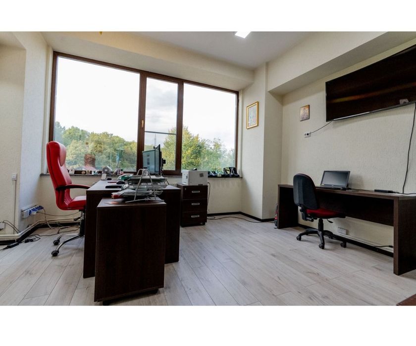 Vând spatiu comercial, casa D+p+E teren cu vad comercial