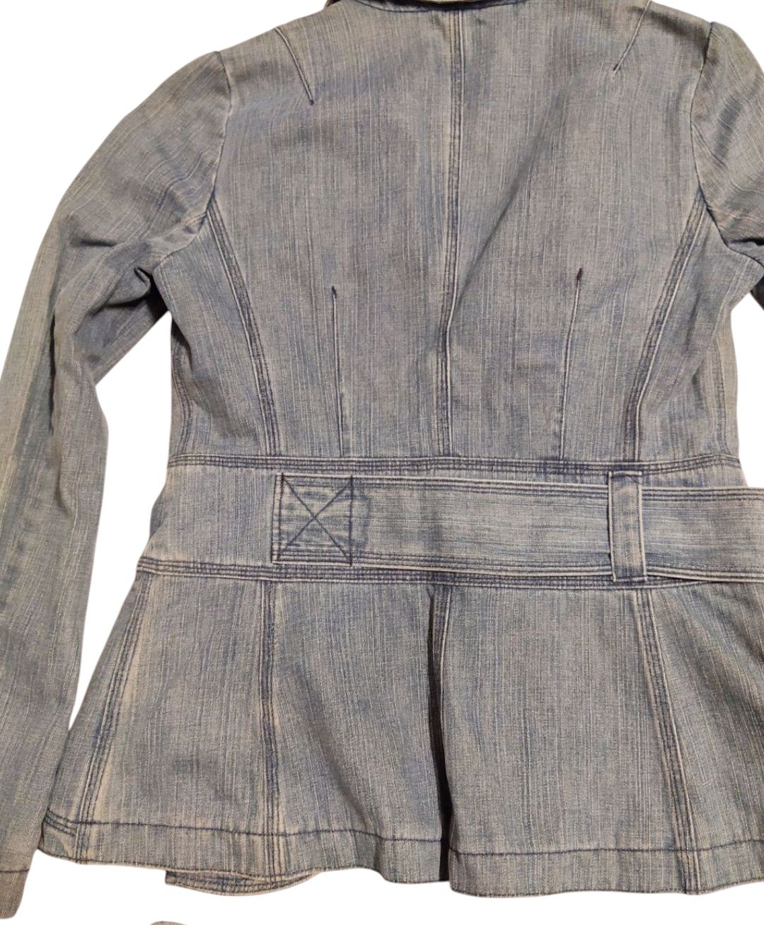 Разпродажба на нови дънкови якета Levi's