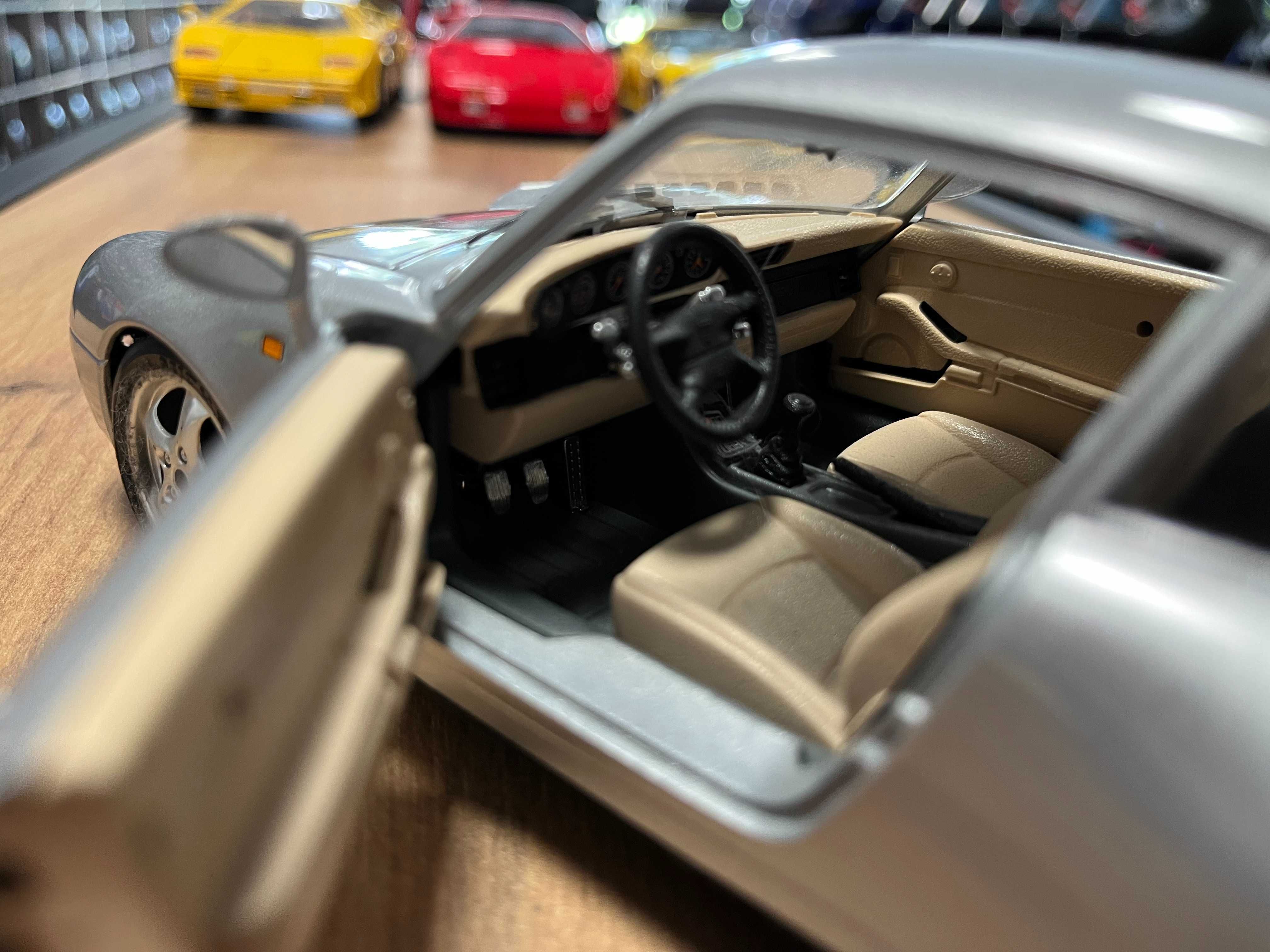 Метална колекционерска количка модел  BBURAGO PORSCHE 911  993  1:18