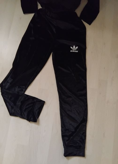 Trening dama Adidas din catifea, S.