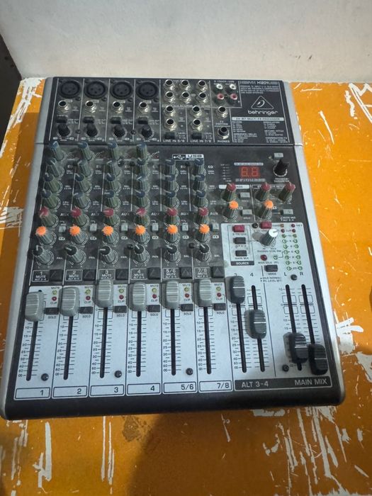 Микшерный пульт BEHRINGER Xenyx X1204USB