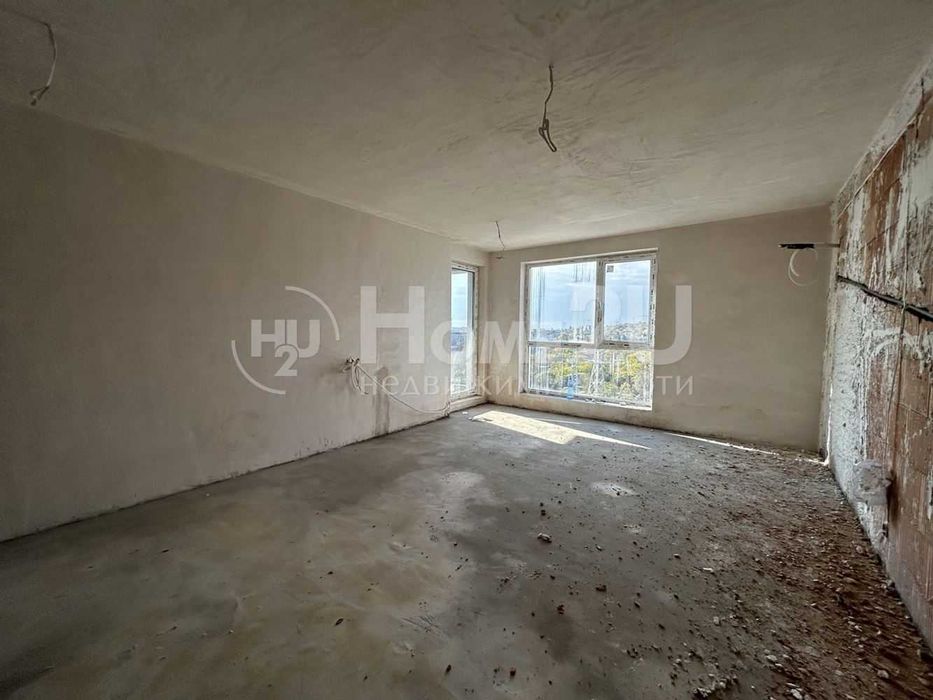Продава се Тристаен апартамент в Варна, Левски - 90 кв.м за 1956 €/кв.м - Снимка #1