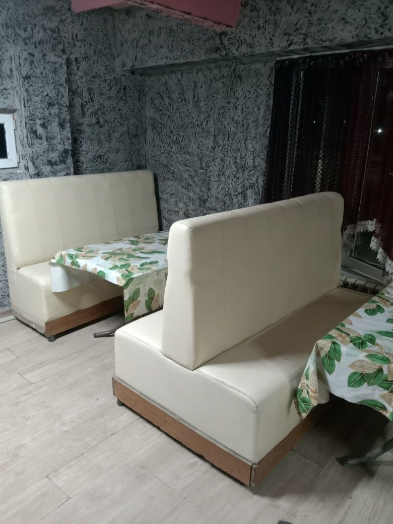 Диваны для столовых и кафе