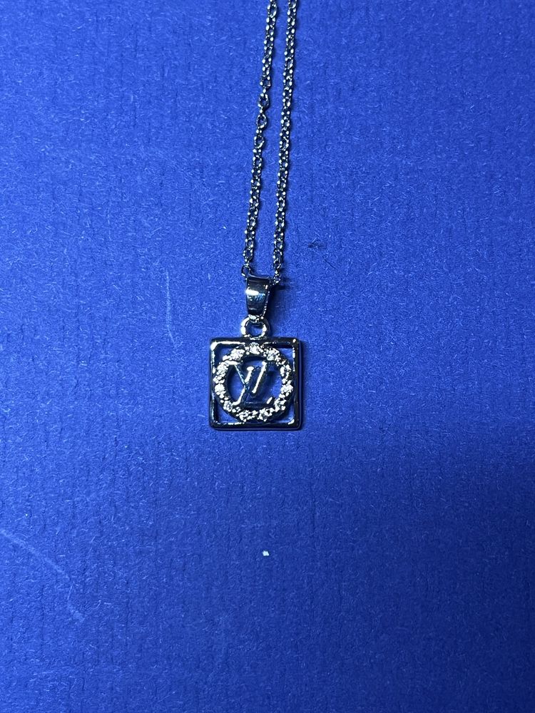 Колие с висулка Louis Vuitton