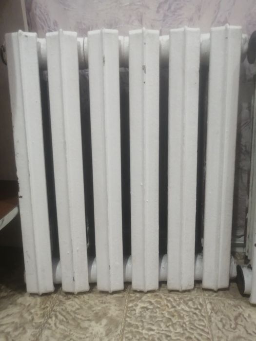 Радиаторы Чугунный 9-штук. Цена договорная