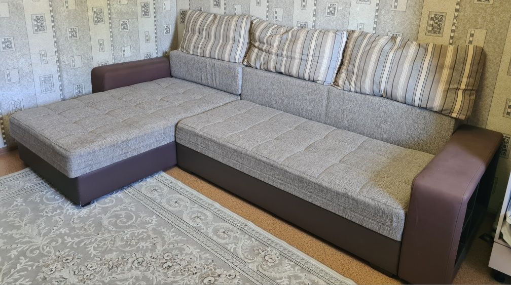 Продам диван угловой