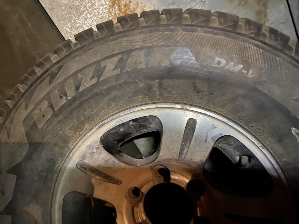 Колеса , резина с дисками r15 Bridgestone Blizzak DM-V2