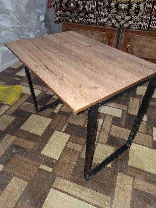 Стол сотилади продается