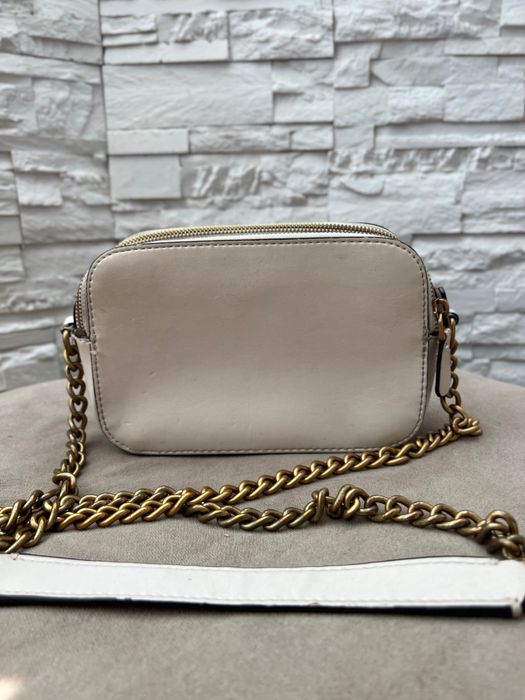 Бежева чанта guess