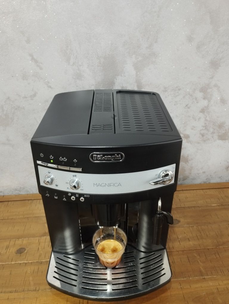 Espressor expresor aparat cafea DeLonghi Magnifica ECO
