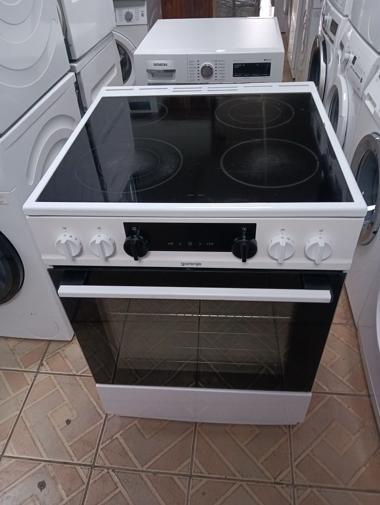 Свободно стояща печка с керамичен плот Gorenje 2 години гаранция!