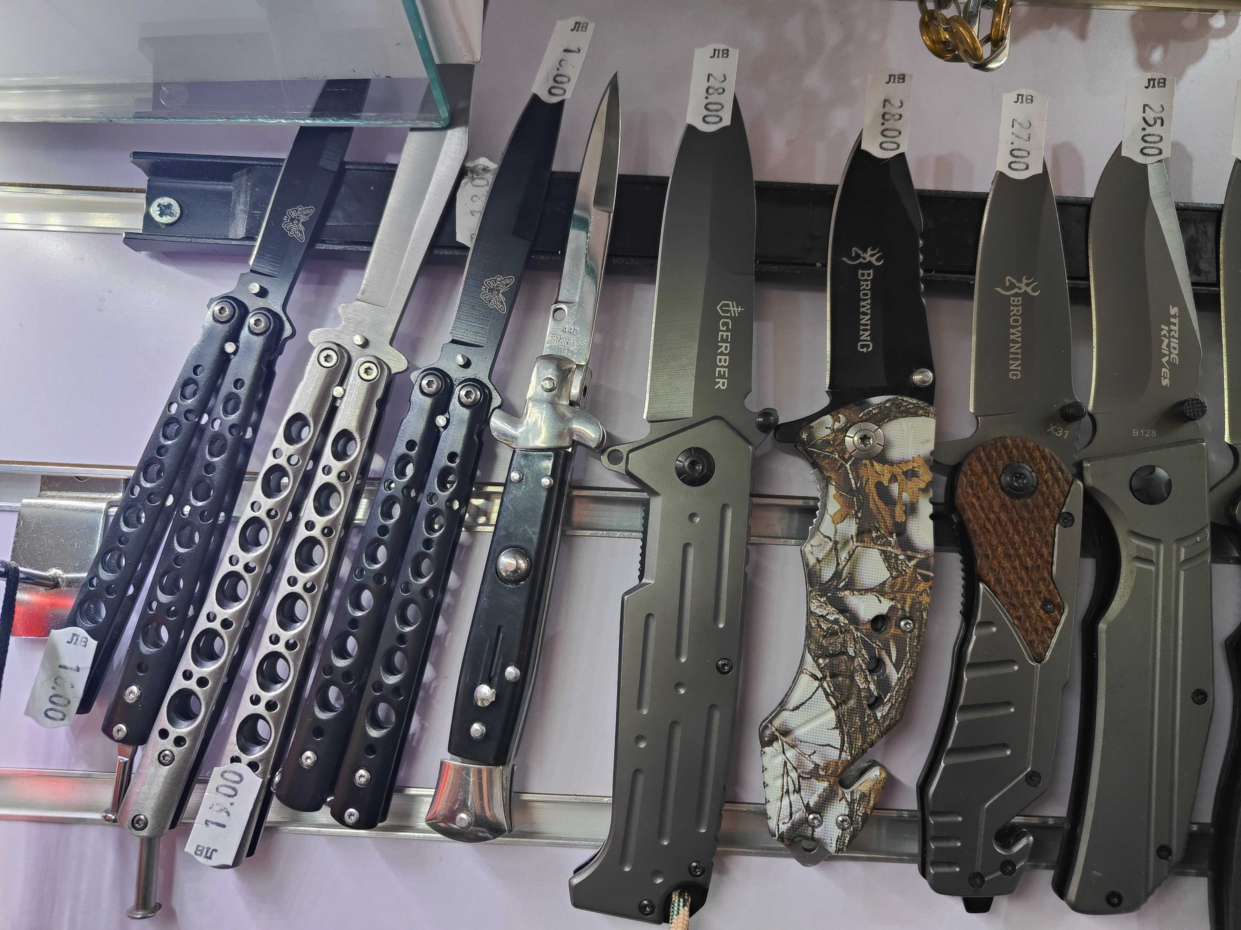 Ловни ножове на различни марки