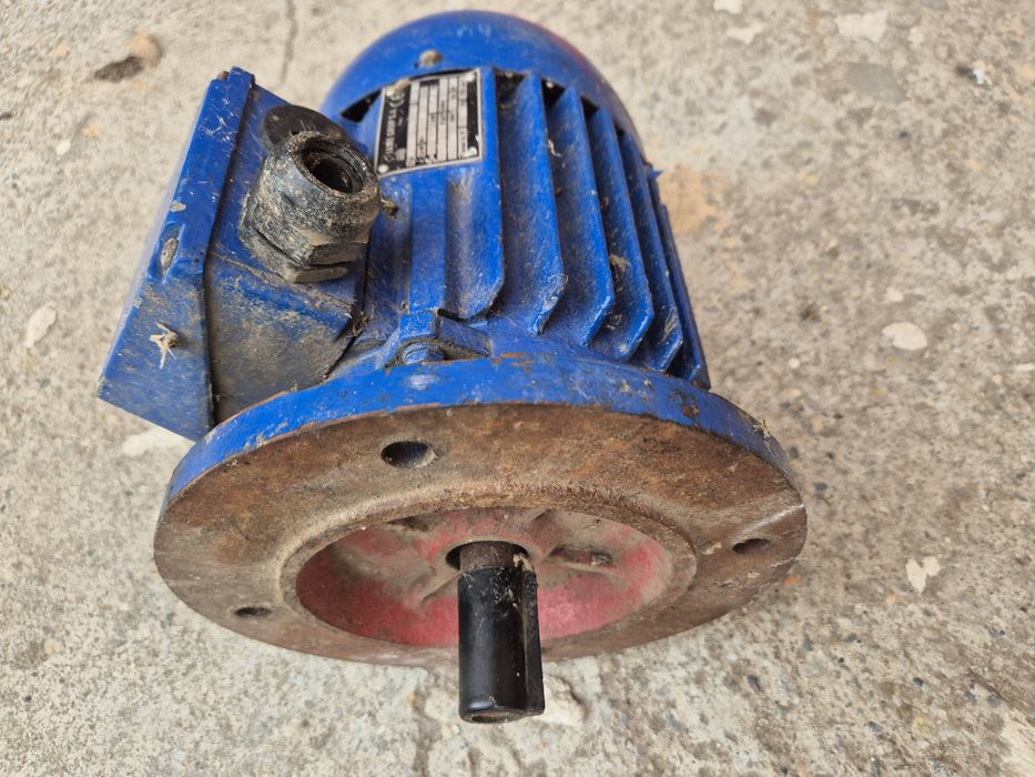 Motor electric ca nou