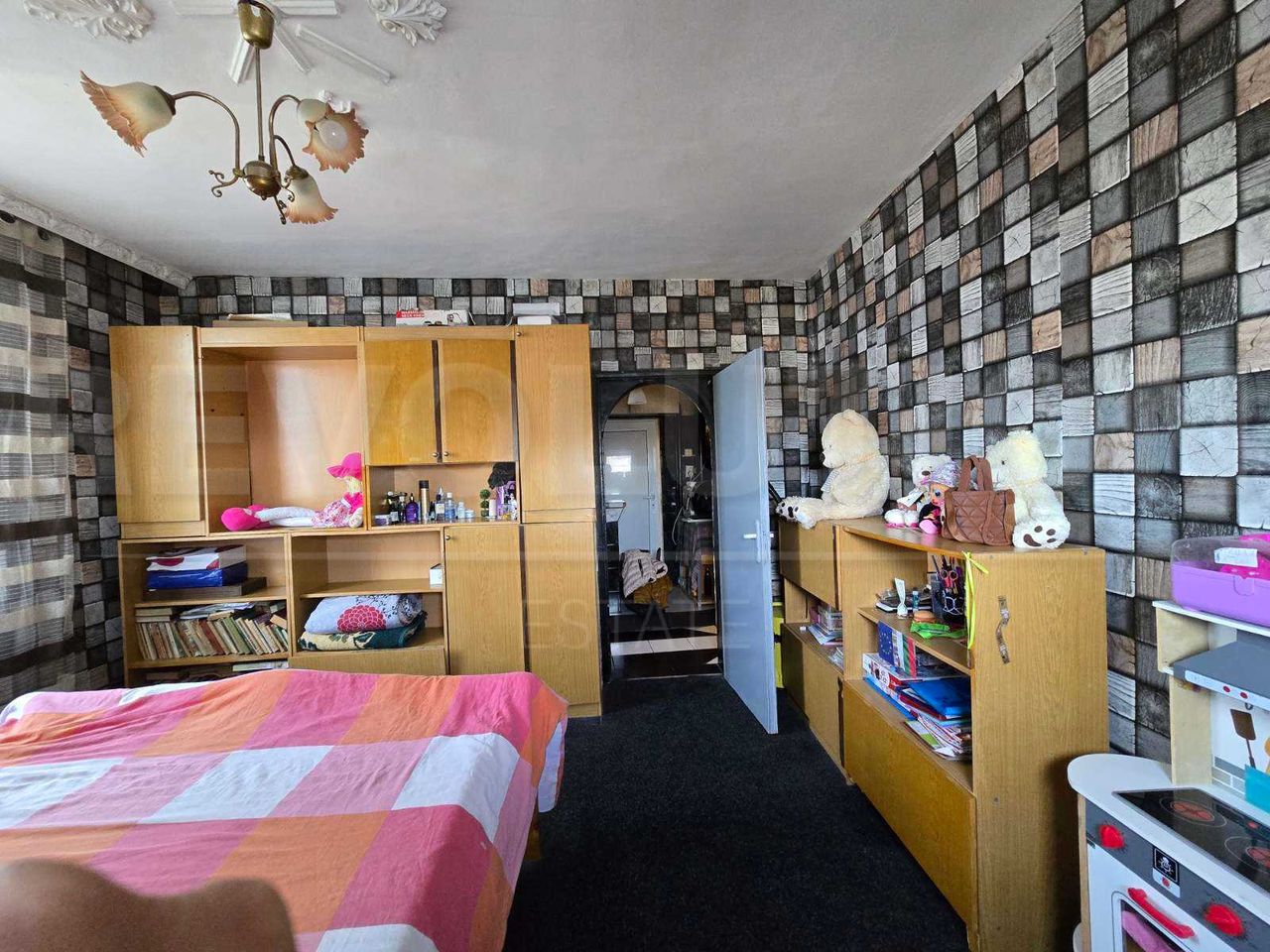 Продава се Тристаен апартамент в София, Полигона - 75 кв.м за 1934 €/кв.м - Снимка #5